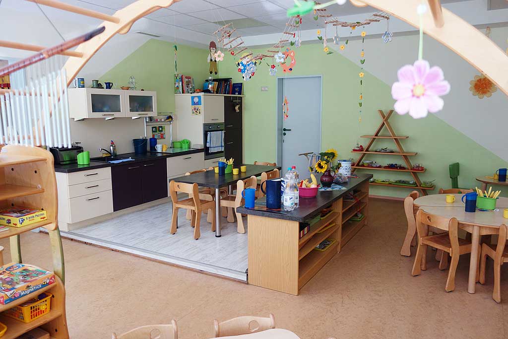 Zwergenland: Gruppenraum mit Kinderküche